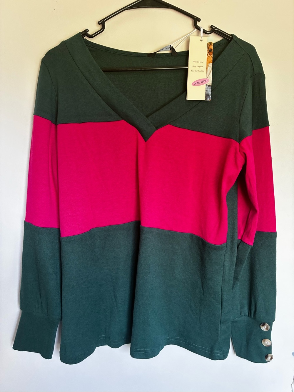 V-Neck Colorblock long sleeve  in Pink and Deep Green